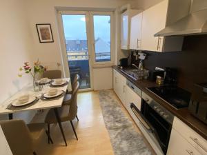 Kuchyň nebo kuchyňský kout v ubytování Moderne Wohnung Nähe Hauptbahnhof Linz