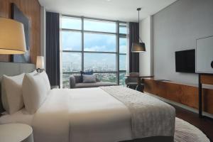 Postel nebo postele na pokoji v ubytování Le Meridien Petaling Jaya