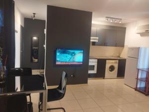 Η κουζίνα ή μικρή κουζίνα στο 303 St Lazaros View Studio +10 φωτογραφίες