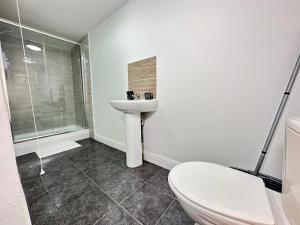 a bathroom with a toilet and a sink at Charming Studio Apartment with Netflix in Birmingham