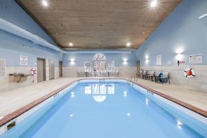 a swimming pool in a gym with blue walls at Holiday Inn Express & Suites Zion, an IHG Hotel in Zion