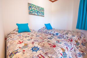 Łóżko lub łóżka w pokoju w obiekcie Hotel Los Corales