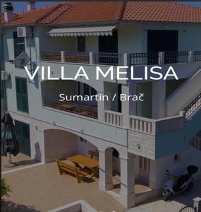 un modelo de edificio con las palabras Villa Simianjad en Apartments Melissa en Sumartin