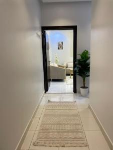 a hallway with a door leading to a living room at استديو in Riyadh