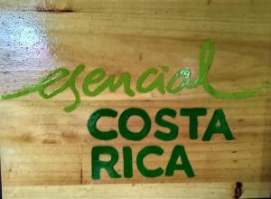 Znak z napisem "Ramada costa rica" na ścianie w obiekcie Salamandra Costa Rica w mieście Jiménez