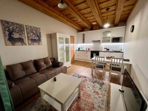 Kuchyň nebo kuchyňský kout v ubytování Apartmán 8, Jezerné