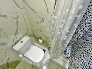 Vonios kambarys apgyvendinimo įstaigoje Monoambiente céntrico equipado