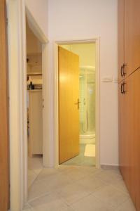 Ένα μπάνιο στο Apartments by the sea Artatore, Losinj - 8091