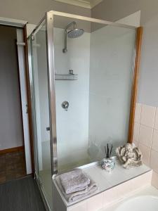 Ένα μπάνιο στο Daisy House - Whittington - 10 minutes to central Geelong