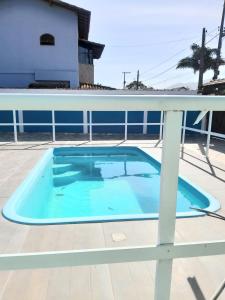 a swimming pool on the roof of a house at casa do serramar in Rio das Ostras