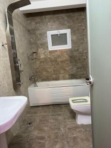 Et badeværelse på Appartement luxueux cosy - quartier prisé Virage