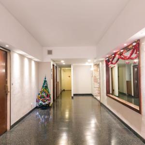 a christmas tree in the middle of a hallway at La Diagonal - A 200 metros del mar in Mar del Plata