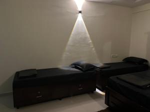 Giường trong phòng chung tại AL-MANAL 304 premium Room 5Beds