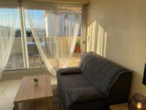 Fotografia z galérie ubytovania Charmant T2 à 350m de la plage avec terrasse et garage à Royan - FR-1-539-44 v destinácii Royan
