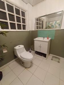 a bathroom with a toilet and a sink at Casa completa para 6 personas centro Puerto Montt, 700 metros estatua enamorados in Puerto Montt