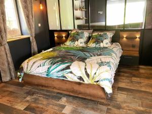Gallery image of Loft industriel avec Spa, Sauna et Hammam en Touraine – Jardin clos et équipements haut de gamme - FR-1-381-559 in Marigny-Marmande