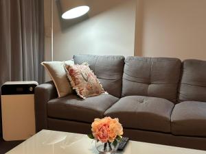 Predel za sedenje v nastanitvi Pandanas Apt 5 15th fl Darwin CBD Harbor views