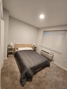Ένα ή περισσότερα κρεβάτια σε δωμάτιο στο Mins to NYC, Exceptional Modern 2Bedroom Apt