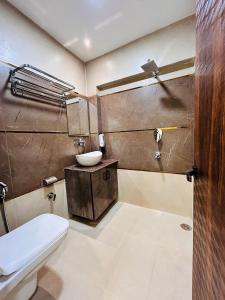 Ванная комната в HOTEL MONGA 5 Minutes From Golden Temple