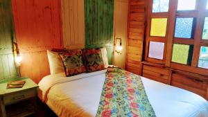 Postelja oz. postelje v sobi nastanitve Salento wooden House. Mágica house in salento