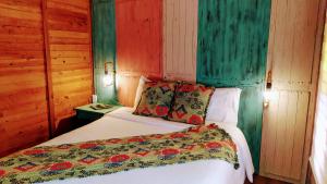 Postelja oz. postelje v sobi nastanitve Salento wooden House. Mágica house in salento