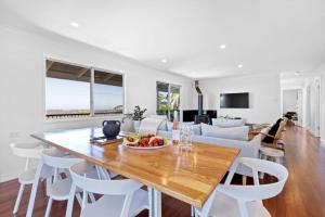 TV o dispositivi per l'intrattenimento presso The Breezy Maple - Hinterland and range views in Mapleton