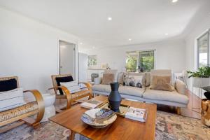 Area soggiorno di The Breezy Maple - Hinterland and range views in Mapleton