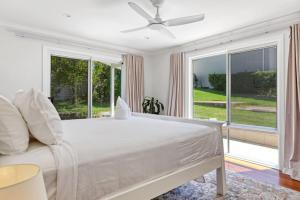 Letto o letti in una camera di The Breezy Maple - Hinterland and range views in Mapleton