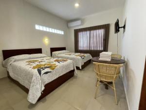 Кровать или кровати в номере Hotel Allende
