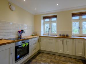 Köök või kööginurk majutusasutuses 2 bed in Wroxham 78265