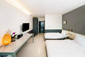 TV a/nebo společenská místnost v ubytování Lareem Boutique Hotel