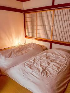 Letto o letti in una camera di 飛騨金山 古民家宿 恩家 -おんや-