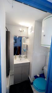 Ein Badezimmer in der Unterkunft Appartement climatisé avec grande terrasse SUD