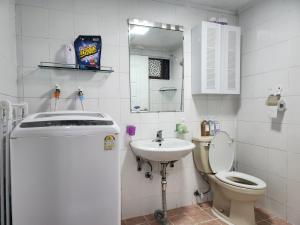 a small bathroom with a toilet and a sink at Newly renovated spacious 2 bedroom unit in HBC in Seoul