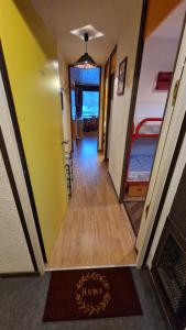 Posteľ alebo postele v izbe v ubytovaní "Miramonte" appartement avec terrasse vue montagne et parking privatif sous-sol, à proximité immédiate des pistes, cœur de Vars les Claux, secteur point show avec commodités et piscine chauffée de plein air