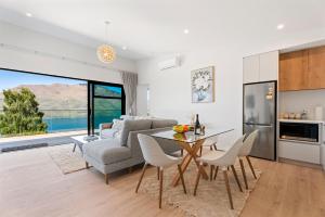 Nhà bếp/bếp nhỏ tại Modern, Plush & Picturesque - Wynyard Top +15 ảnh