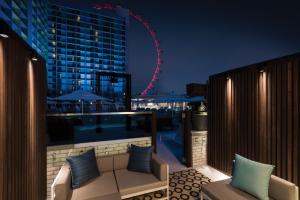Ein Sitzbereich in der Unterkunft The LINQ Hotel and Casino