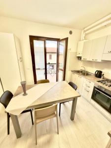 a kitchen with a table and chairs in a room at Marta House in SantʼAmbrogio di Valpolicella