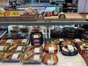 アパートメントの敷地内または近くでの食事または食べ物