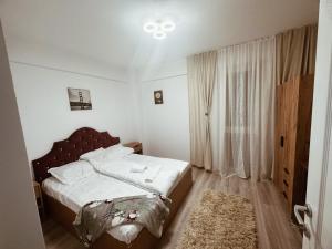 Ένα ή περισσότερα κρεβάτια σε δωμάτιο στο Luxury Bucovina +24 φωτογραφίες