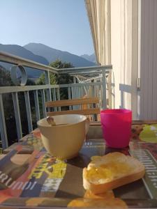 a table with a bowl and a piece of bread on it at Appartement 5 personnes centre de Luchon in Luchon +2 photos