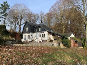 Das Gebäude in dem sich das Ferienhaus befindet