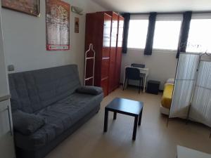 Posedenie v ubytovaní Alojamiento en loft Madrid