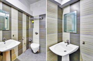 - deux photos d'une salle de bains avec lavabo et toilettes dans l'établissement STAYMAKER Pavithra Paradise, à Bangalore