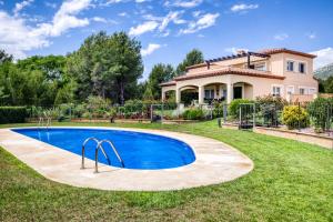 a villa with a swimming pool in front of a house at Fabulous BELLAVISTA : Entre mar y montañas in Bonmont Terres Noves