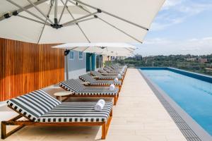 The swimming pool at or close to Four Points by Sheraton Kampala
