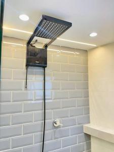 a shower in a bathroom with a shower head at Conforto e a melhor localização in Balneário Camboriú