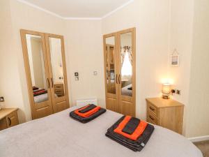 a bedroom with a bed with two towels on it at 10 Poppy Lodge in Richmond