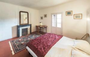 Posteľ alebo postele v izbe v ubytovaní Maison de caractère chaleureuse avec grand jardin + 17 fotografií
