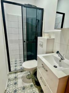 a bathroom with a toilet and a sink and a shower at Studio comfortable charleroi in Charleroi